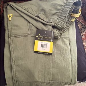 Wonder Wink OLIVE color, cargo pants. 2x , regular length.